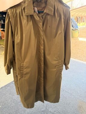 Classic Women's Trench Coat - Olive